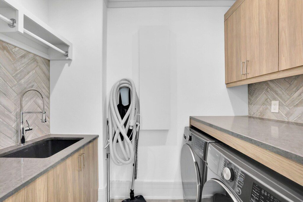 9910b2a0 7acf 4da4 9709 3836b6df09ef